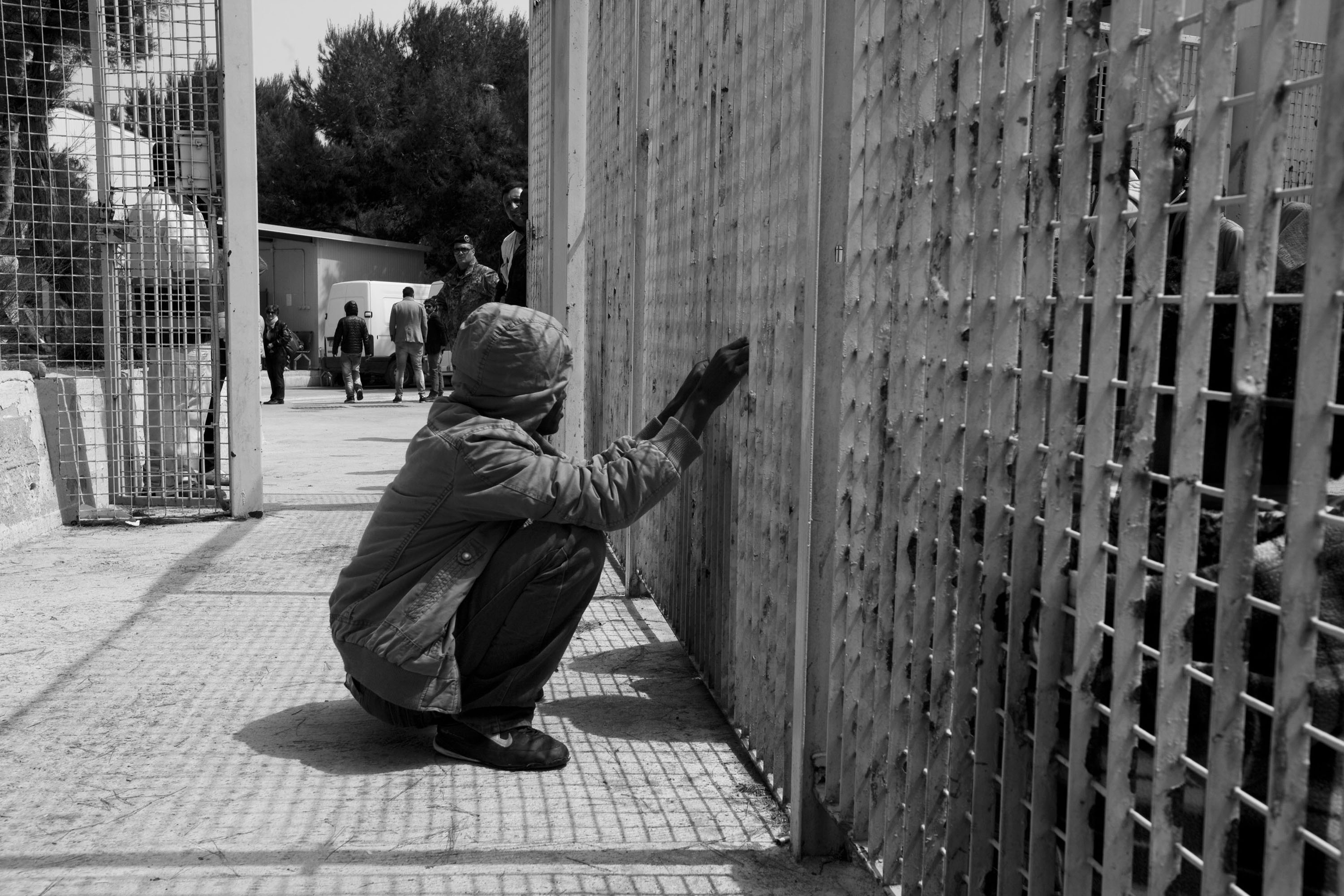 Lampedusa (AG), 24/04/2013, un giovane migrante nel Centro di accoglienza.